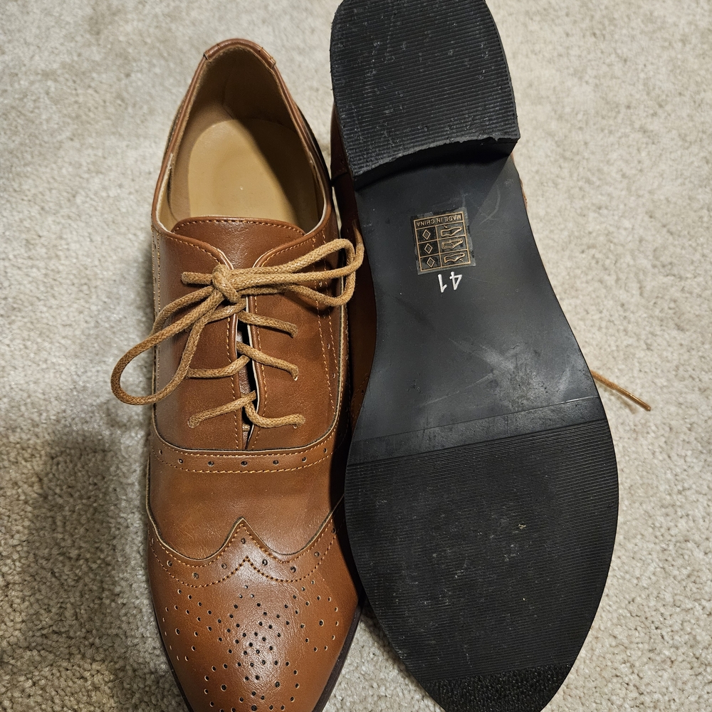 Classic Brown Leather Mens Sz 8 Or Womens 9.5 Shoes